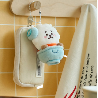 BT21 - Llavero con forma de muñeco con placa de bienvenida de RJ